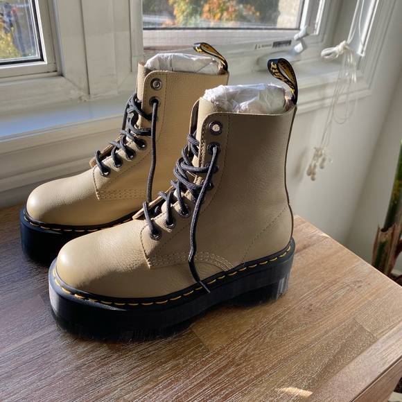 Doc Martens 1460 Max Leather Platform Boots - Pale Olive - Pisa - Picture 4 of 14